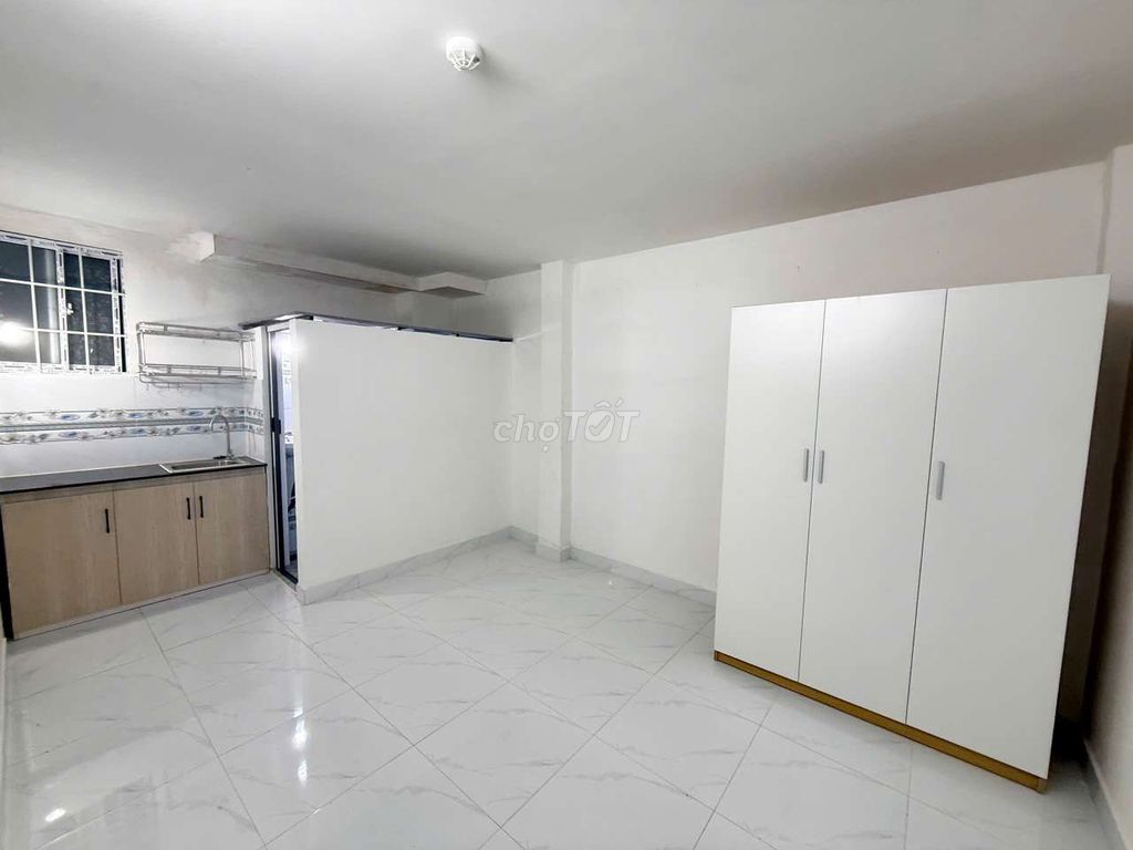 phòng máy lạnh, nội thất cơ bản ngay cạnh Aone Tân Phú