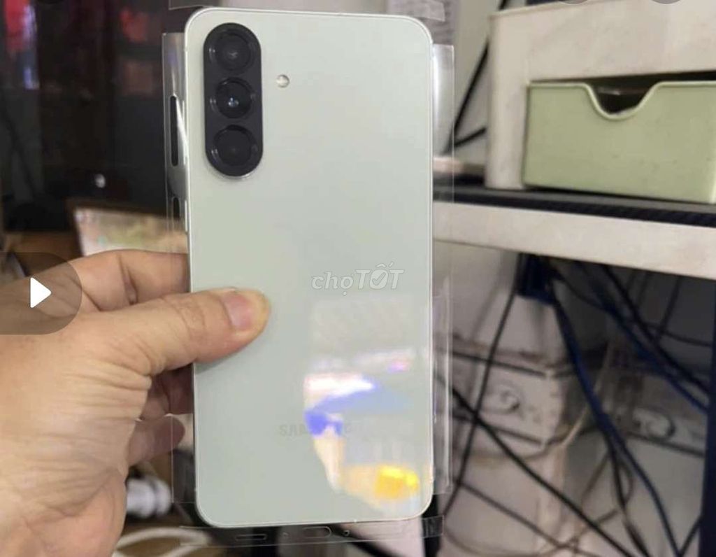 Samsung A56 256GB Trắng 45W. Mua bán Điện thoại tại Quận Cái Răng Cần Thơ được đăng bởi Phuc Nguyen hình 1