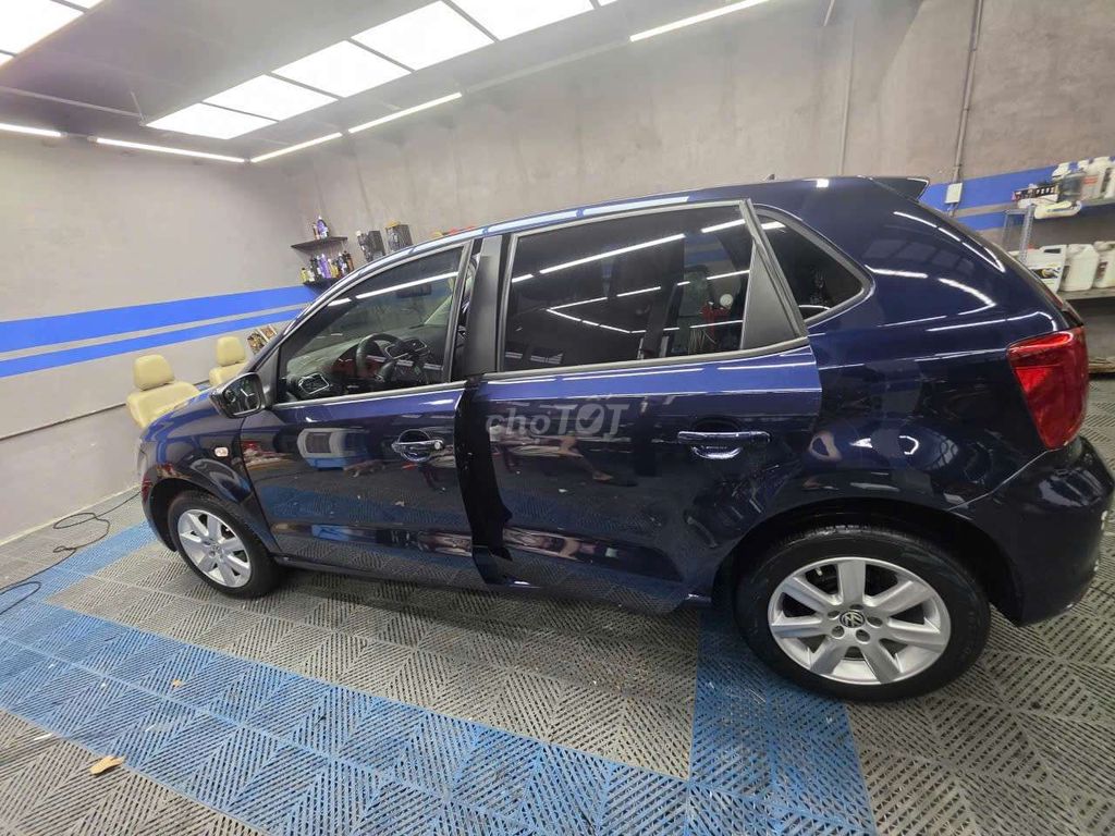 Volkswagen Polo 2014 синий