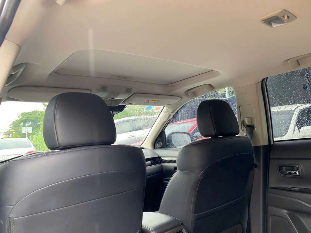 Mitsu Outlander Pre trắng, SX 23, ĐK 24- 14,000 km. Mua bán Ô tô tại Thành phố Thủ Đức Tp Hồ Chí Minh được đăng bởi VÕ NGỌC HOÀNG hình 10