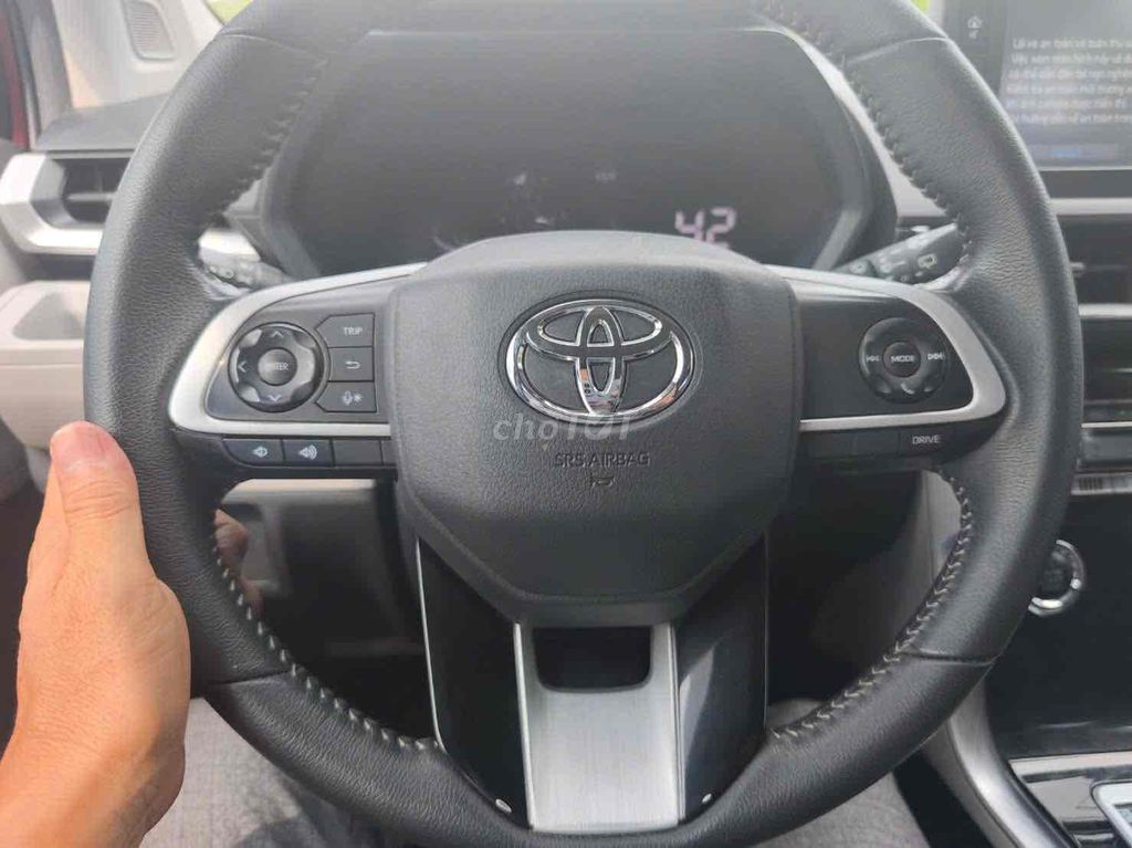 Toyota Veloz Cross 2022 Автомат Красный