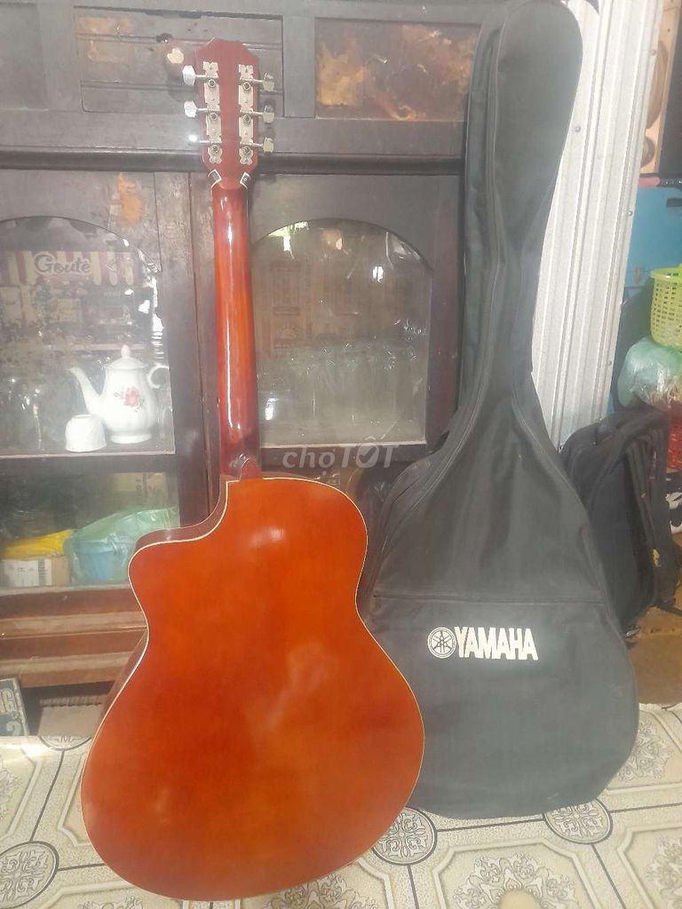 Đàn guitar Yamaha màu Nâu rất mới. Mua bán Nhạc cụ tại Thị xã Tân Châu An Giang được đăng bởi võ thanh long  hình 1