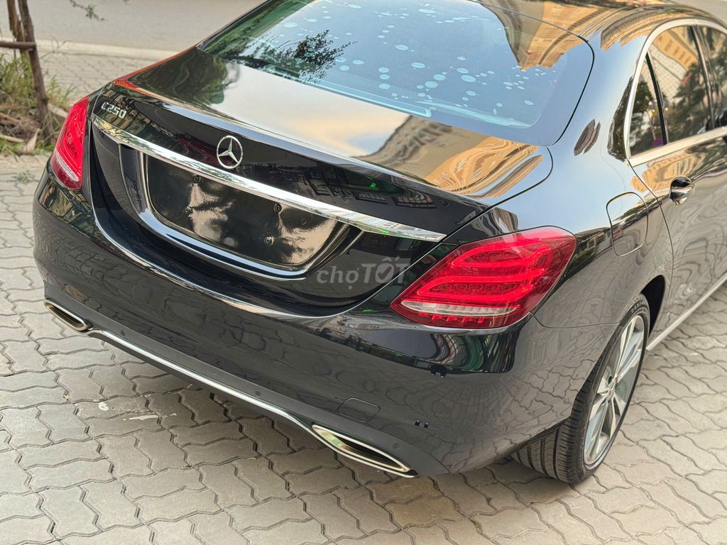 Mercedes-Benz C250 Exclusive 2018 Đen. Mua bán Ô tô tại Quận Thanh Xuân Hà Nội được đăng bởi Nguyễn Tuấn Hoàng hình 8