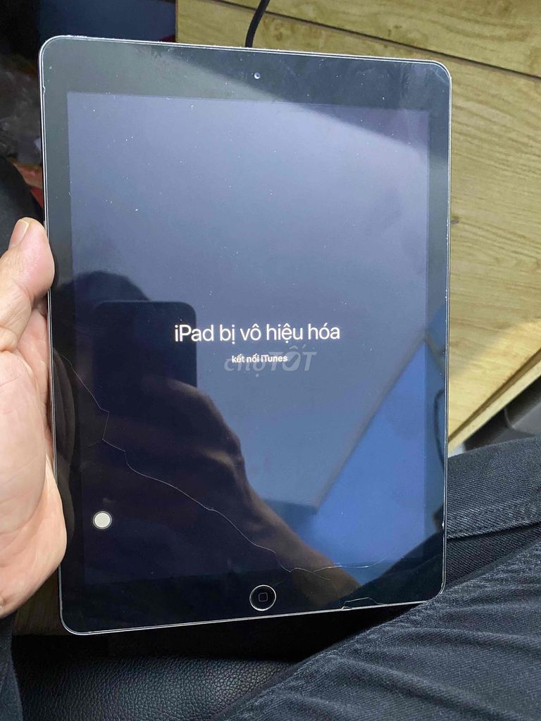 Bán xác ipad air bị vô hiệu hoá. Mua bán Máy tính bảng tại Quận Tân Phú Tp Hồ Chí Minh được đăng bởi Phát Triển hình 1