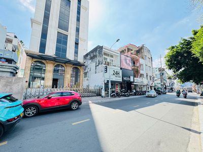 Mặt tiền 413 Huỳnh Văn Bánh, Phường 11, Quận Phú Nhuận