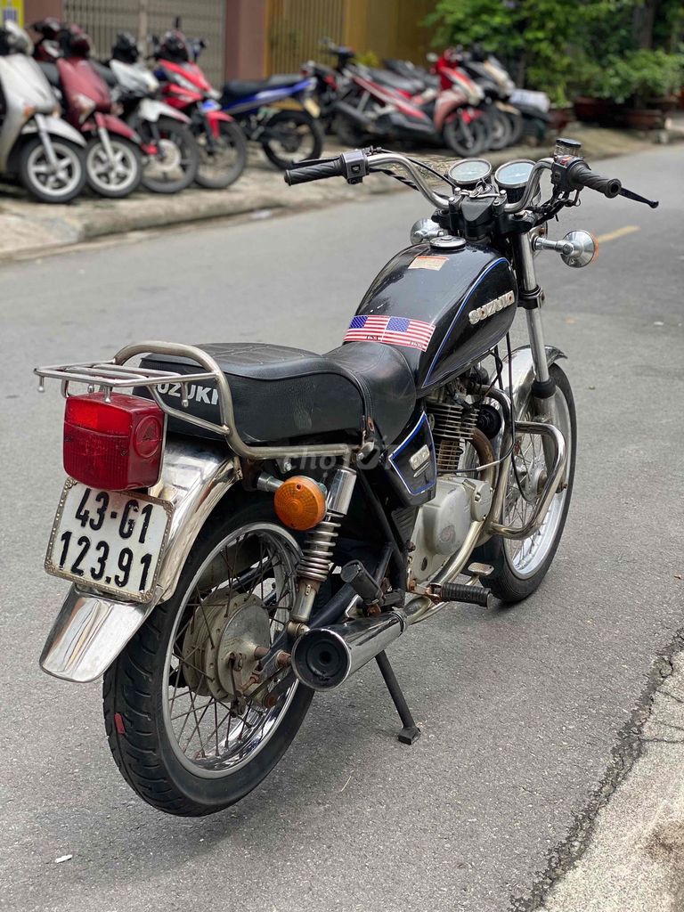 Suzuki GN 125 чёрный, с ручным сцеплением