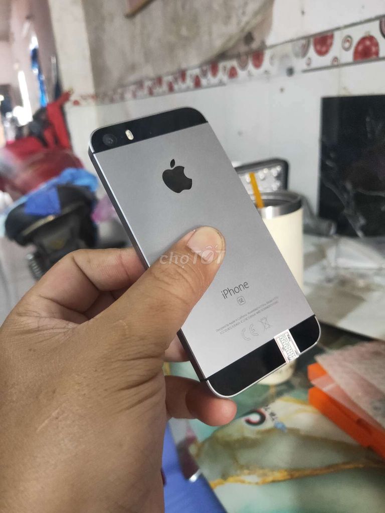 iPhone SE 64GB đê lai em sai êm pin chau gia re. Mua bán Điện thoại tại Quận Ninh Kiều Cần Thơ được đăng bởi Xan hình 1