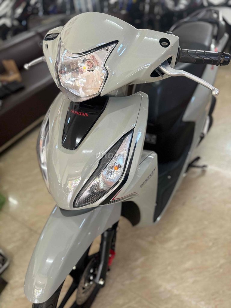 vision bản thể thao. Mua bán Xe máy tại Thành phố Buôn Ma Thuột Đắk Lắk được đăng bởi ĐàM tý hình 3