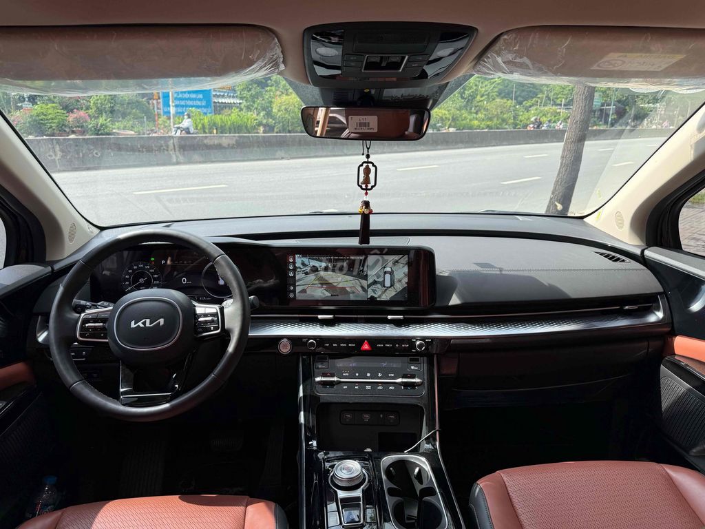 Kia Carnival Signature 2024 Черная с тюнингом