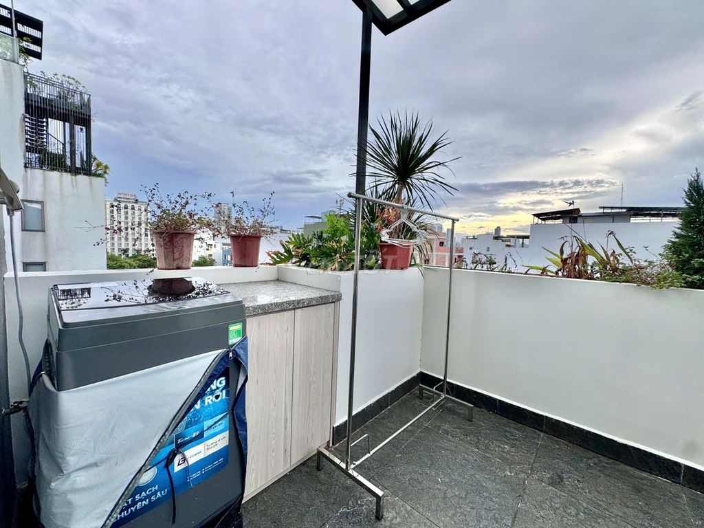 7th-floor penthouse studio near the beach — photo 7