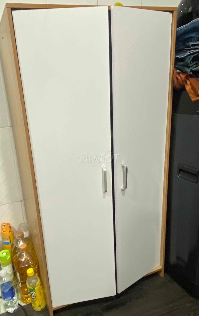 Tủ đứng gỗ màu trắng