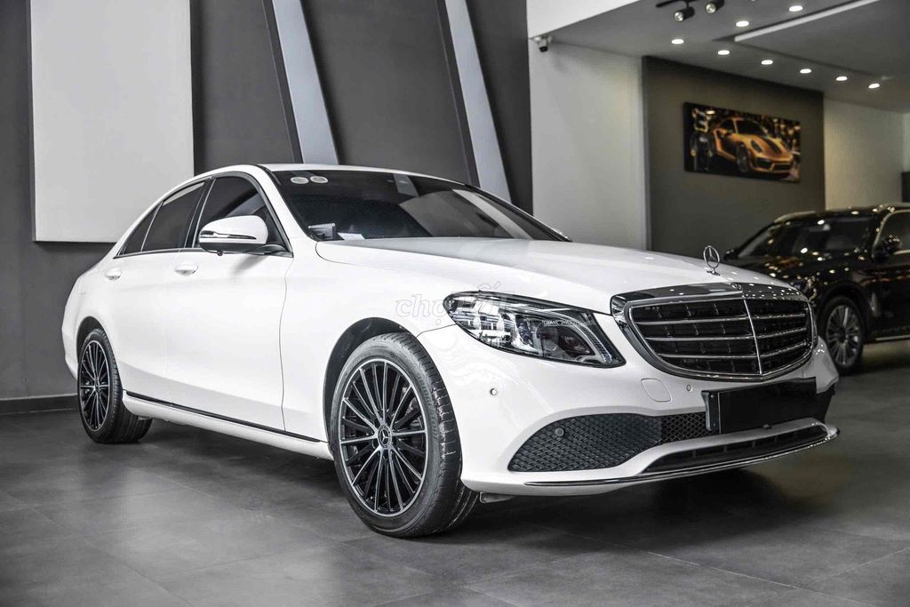 Эксклюзивный Мерседес C200 2020 Белый 31 000 миль