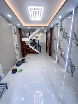 Townhouse 49 m² · 5 bed · Tùng Thiện Vương