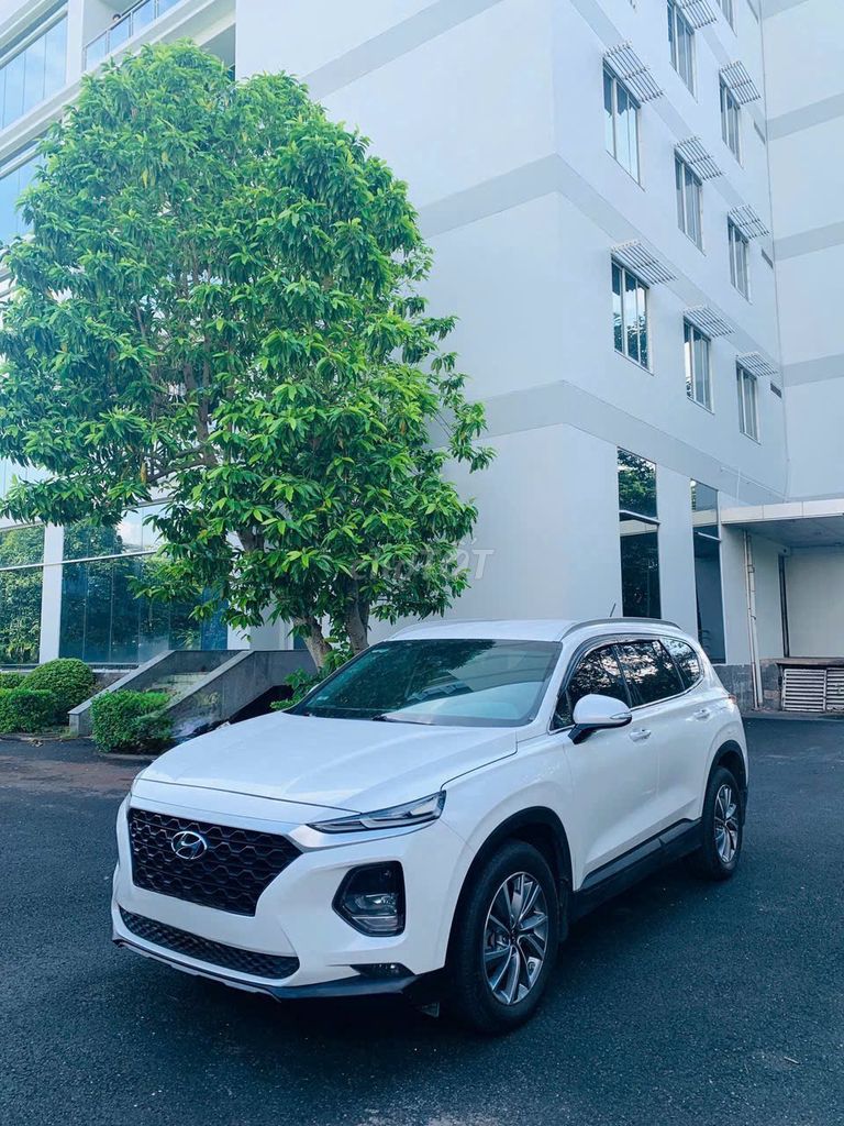 Hyundai Santa Fe дизель 2.2L-4x2 2020 белый 7 мест