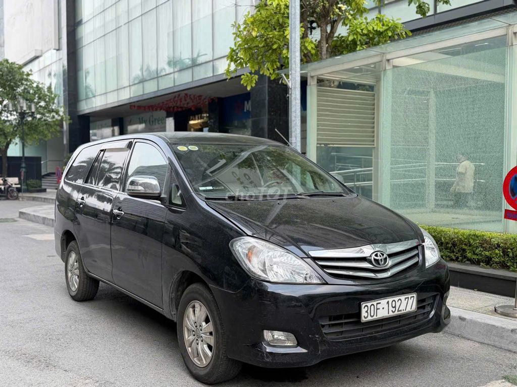 Toyota Innova 2009 автомат, черный