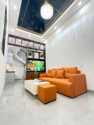 Gia đình mình cần bán căn nhà ở phố Lê Lợi- Hà Đông