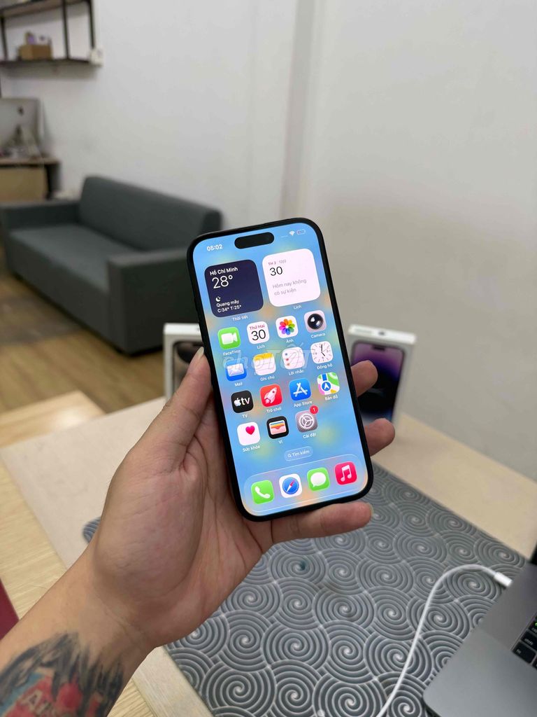 iPhone 16 256G Bản QTE Có Khay Sim Nguyên Zin. Mua bán Điện thoại tại Quận Đống Đa Hà Nội được đăng bởi Hà Nội Mobile Bao Duyệt Nợ Xấu hình 1