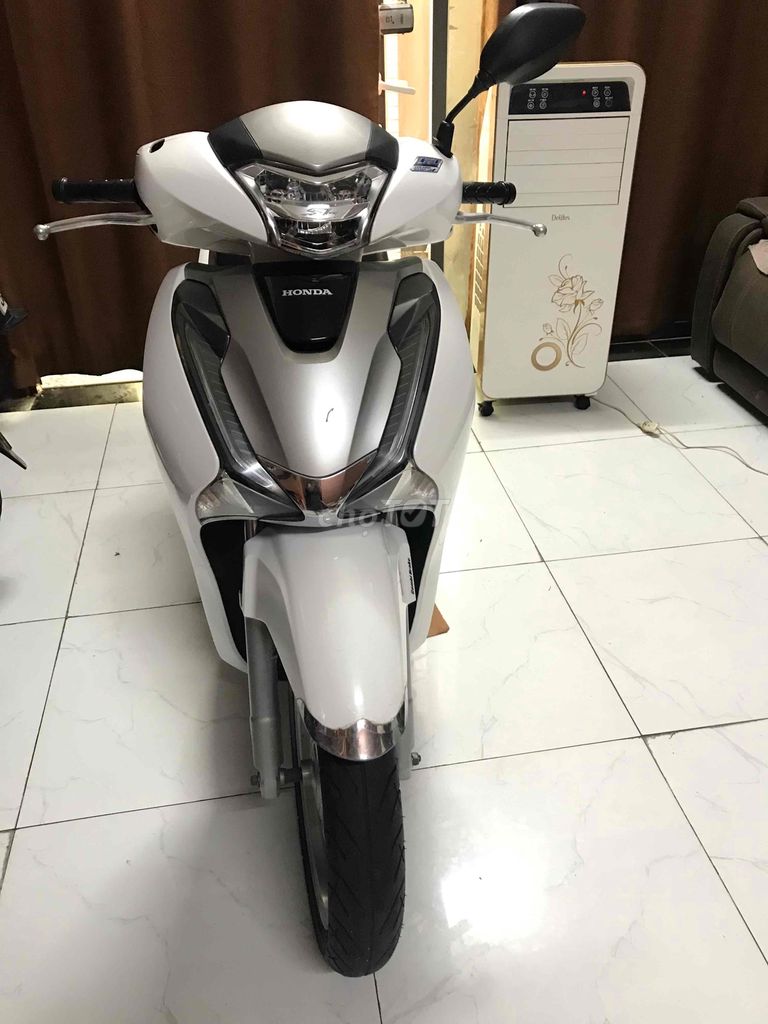 SH 2019 , đăng ký 2021 màu trắng camay khoá smacke. Mua bán Xe máy tại Quận 10 Tp Hồ Chí Minh được đăng bởi Chi hình 2