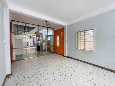 Аренда · 3 комн. · 42 м² · Quận 10, ул. Đường Lê Hồng Phong