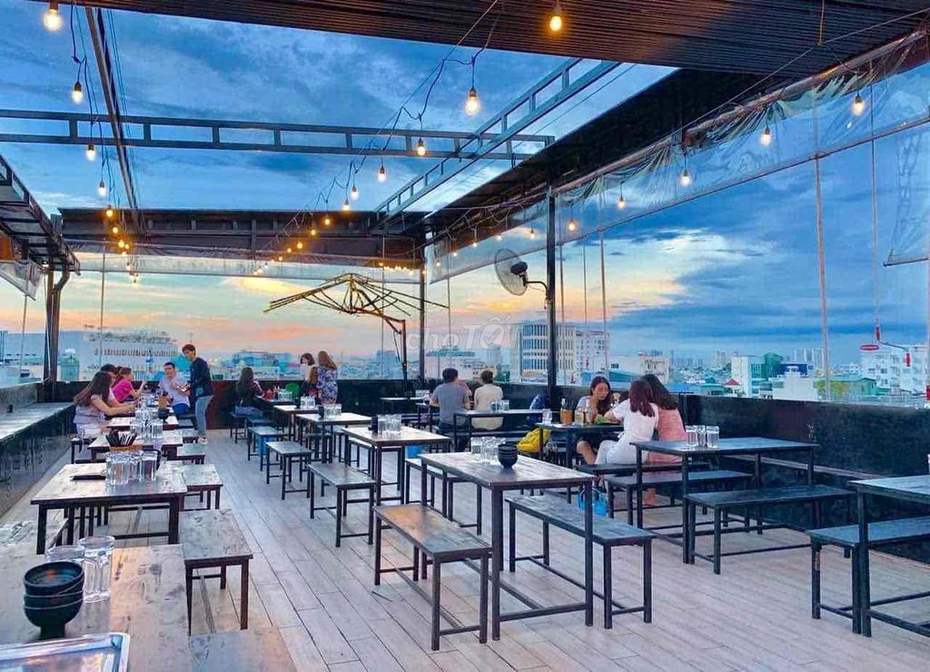 Cho thuê rooftop lầu 7 - View ngay sân bay cực chill