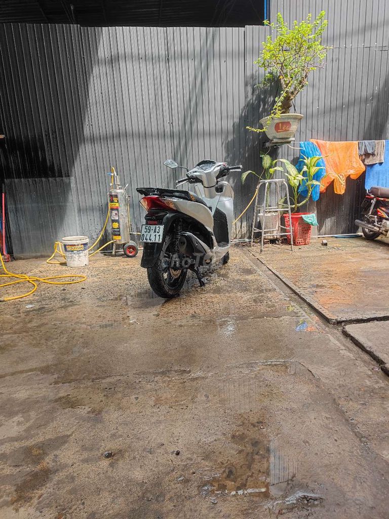 Honda SH 300i ý 2007 up 2016 Bạc. Mua bán Xe máy tại Quận 8 Tp Hồ Chí Minh được đăng bởi Nguyễn Trọng An hình 3