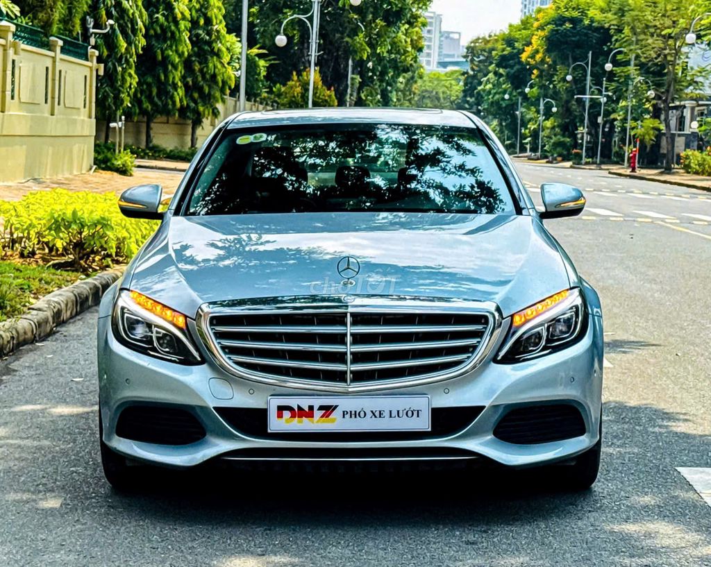 Эксклюзивный Mercedes C250 2015, серебристый, 55 000 миль