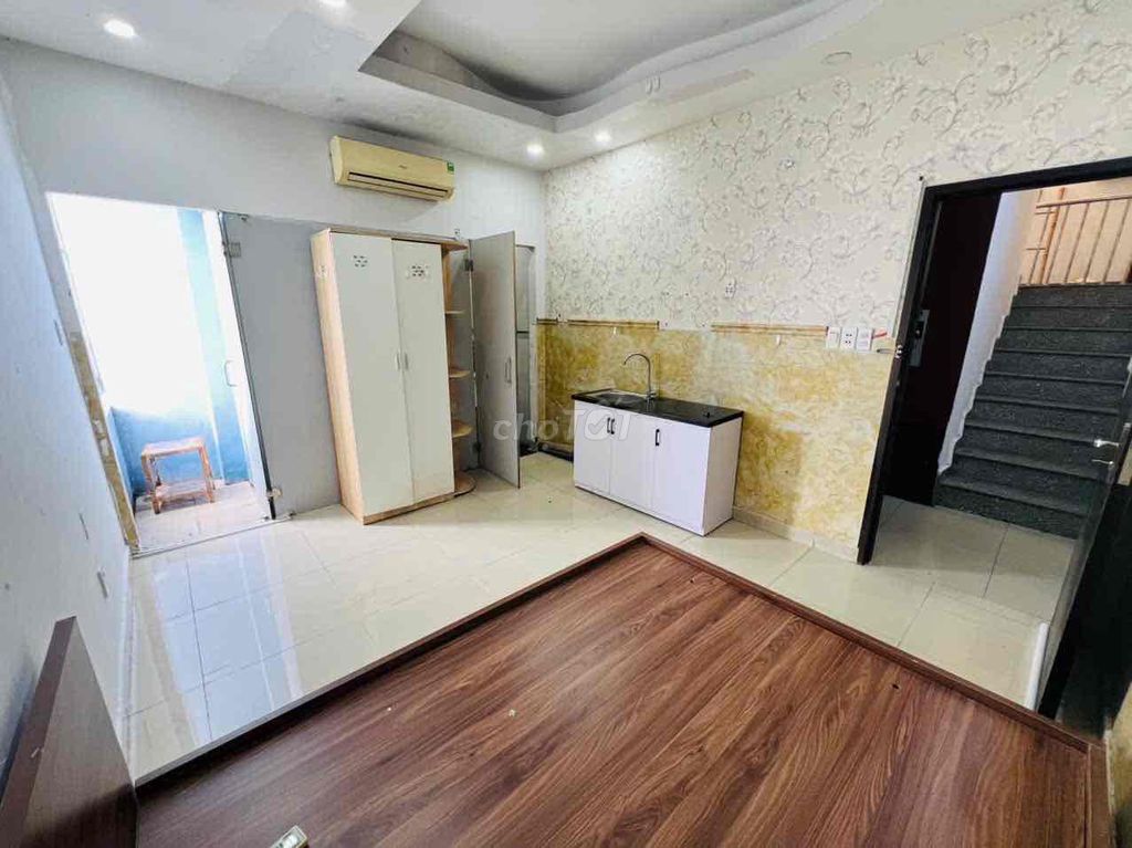 Cho Thuê Studio Ban Công Full Nội Thất Giá Rẻ_Ngay Công Viên Phú Lâm