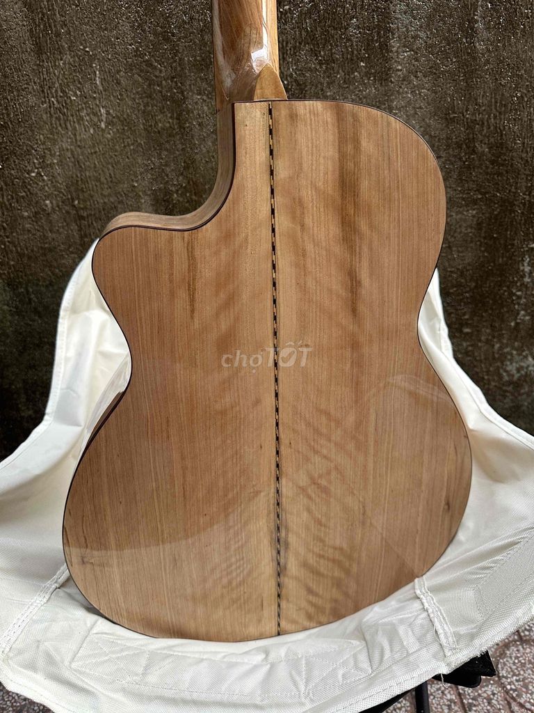 Đàn guitar mới ít dùng