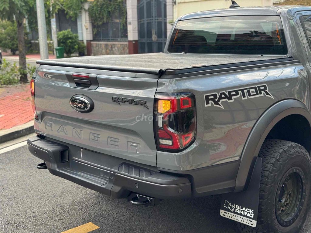 Ford Raptor 2024 тюнинг красивый автомобиль продается в дилерском центре Ford