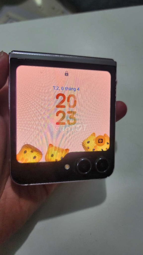 Samsung Galaxy Z Flip5 256GB. Mua bán Điện thoại tại Huyện Bình Chánh Tp Hồ Chí Minh được đăng bởi Nguyễn Anh hình 1