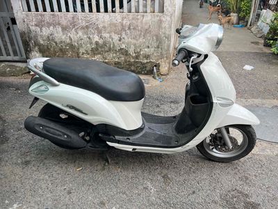 Yamaha Grande Trắng