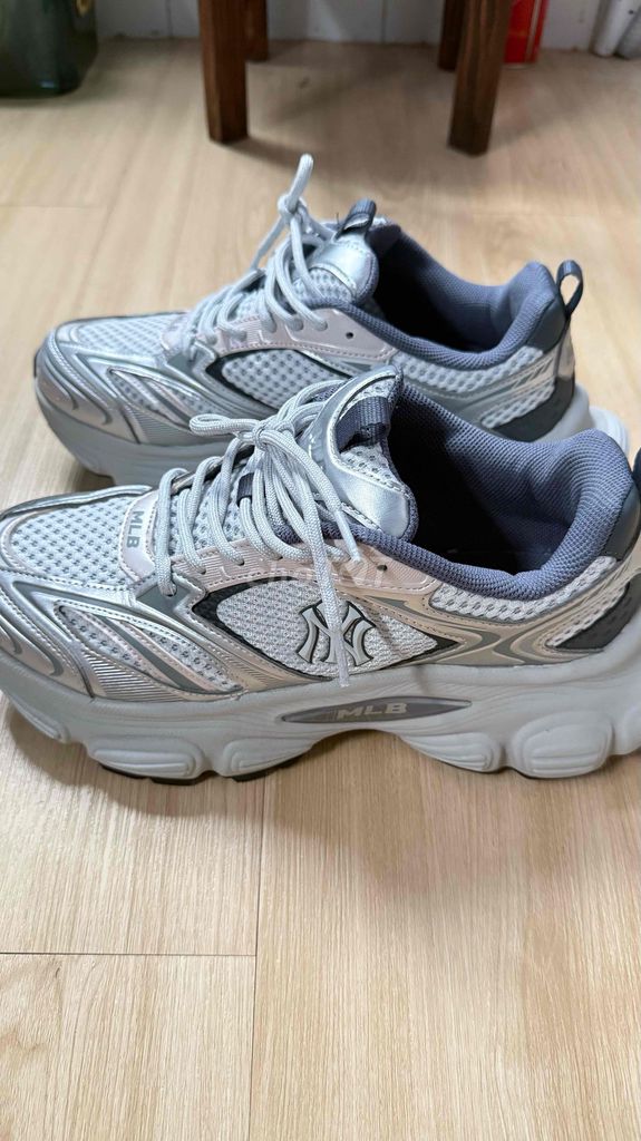 Giày thể thao MLB Bạc size 42.5. Mua bán Giày dép tại Thành phố Thủ Đức Tp Hồ Chí Minh được đăng bởi Nam Phan hình 1