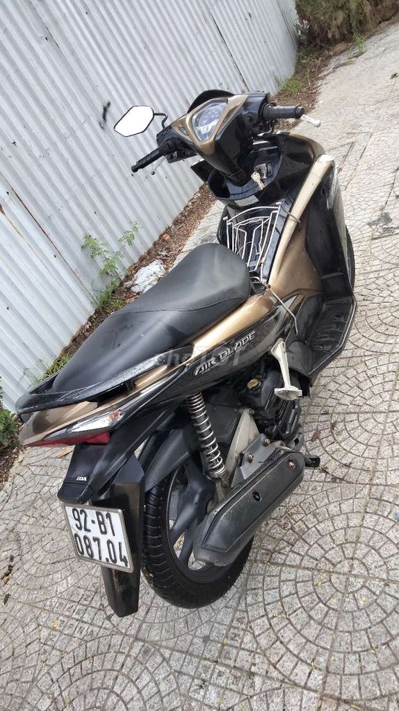 Honda Air Blade черный, бронзовое золото