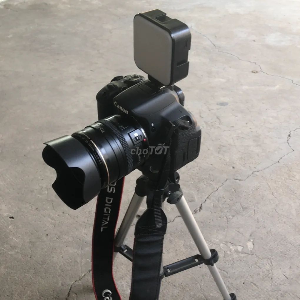 Canon EOS 700D kèm lens 18-55,28-105 và nhiều thứ.