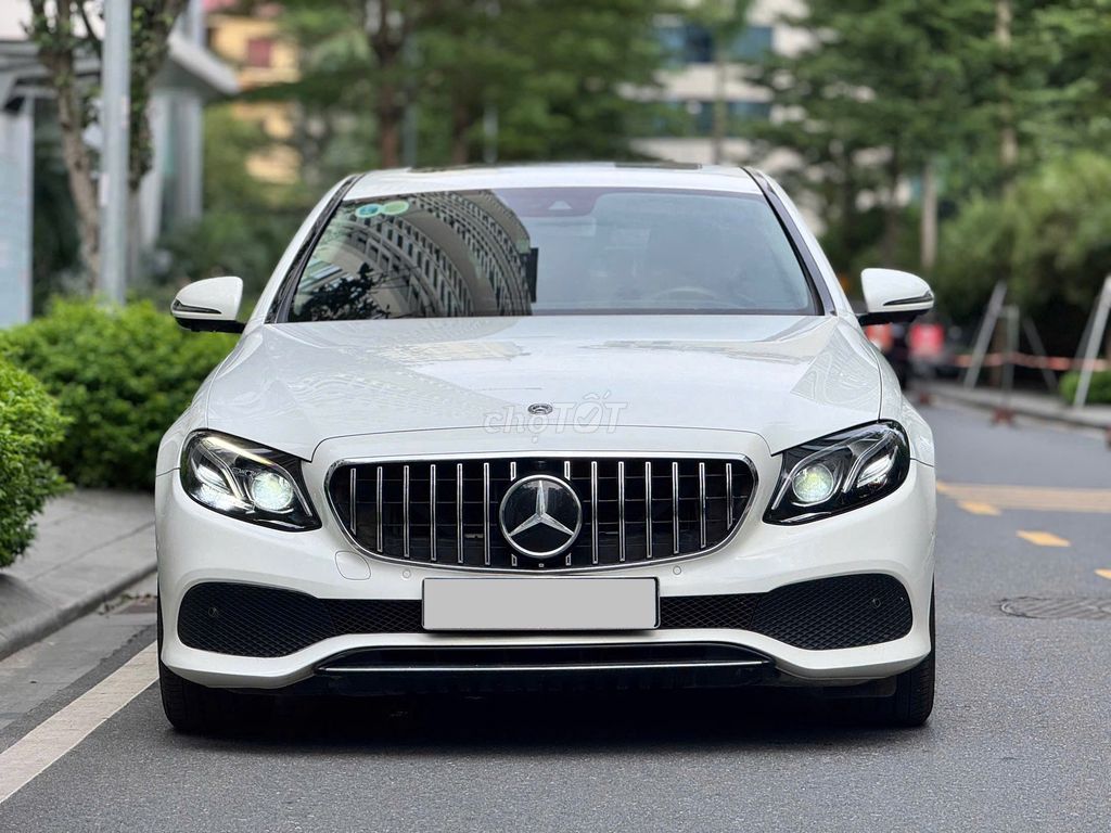 Mercedes E250 2018 màu trắng. Mua bán Ô tô tại Quận Thanh Xuân Hà Nội được đăng bởi Nguyễn Tuấn Hoàng hình 1