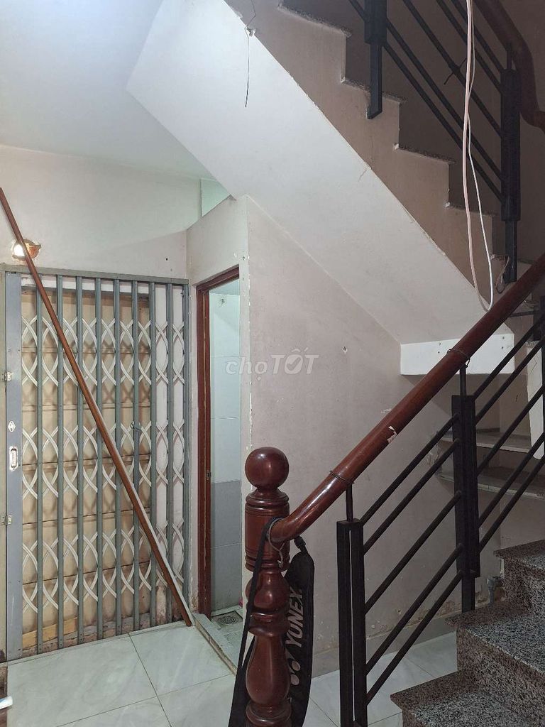 🏠🏠 CHO THUÊ NHÀ MẶT TIỀN ĐƯỜNG NGUYỄN VĂN CỪ, P1, Q5
- DT: 3,2×10M