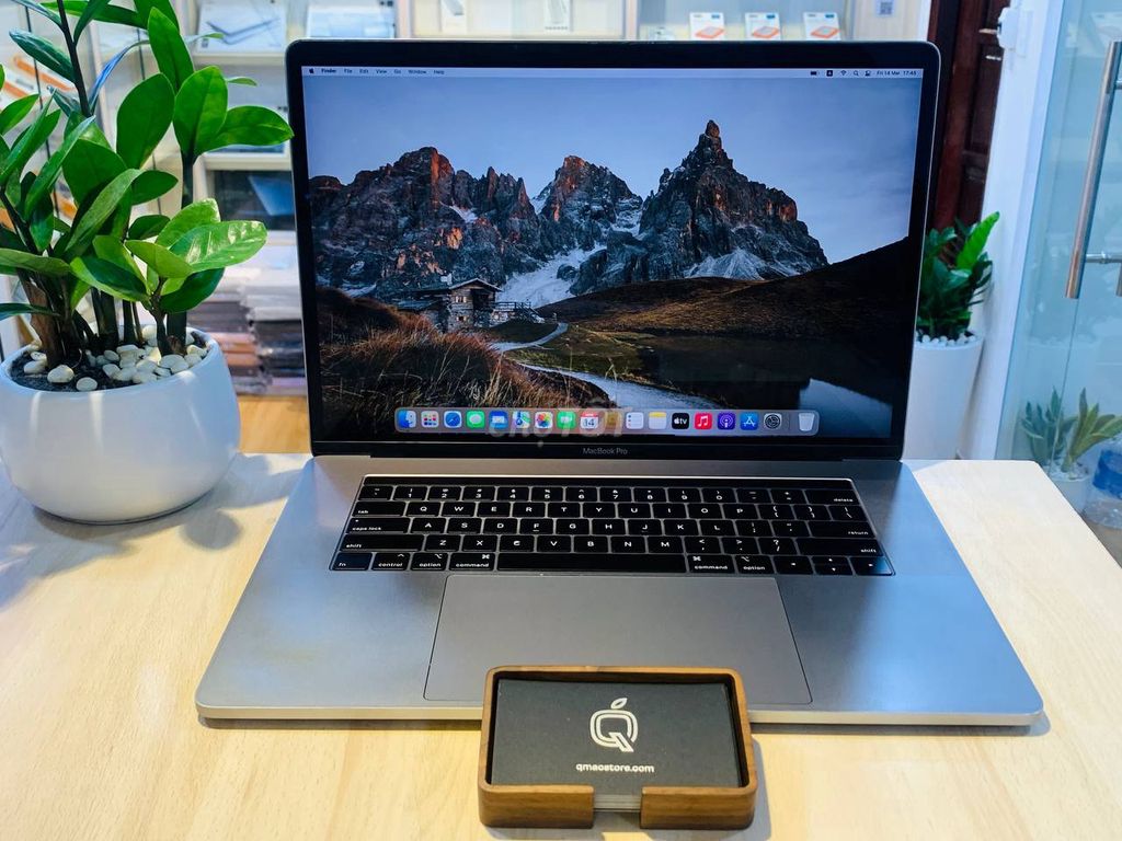 MacBook Pro 15" 2018 Space Gray đẹp 98% giá tốt