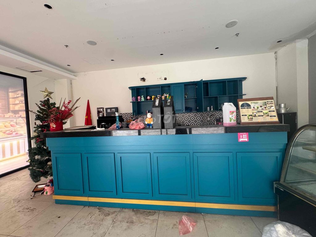 Quầy Bar Gỗ Màu Xanh Ngọc + Tủ Lạnh Goldcool 1m8. Mua bán Tủ, kệ gia đình tại Huyện Văn Giang Hưng Yên được đăng bởi Minh Châu hình 1