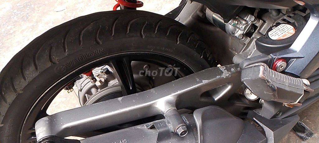 Yamaha Luvias XC màu Trắng. Mua bán Xe máy tại Quận 10 Tp Hồ Chí Minh được đăng bởi Dũng Nhóc hình 2