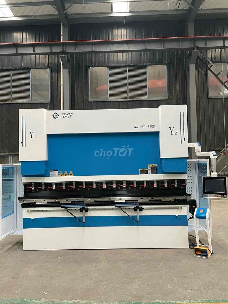 Máy chấn CNC điện thuỷ lực 130 tấn 3200mm