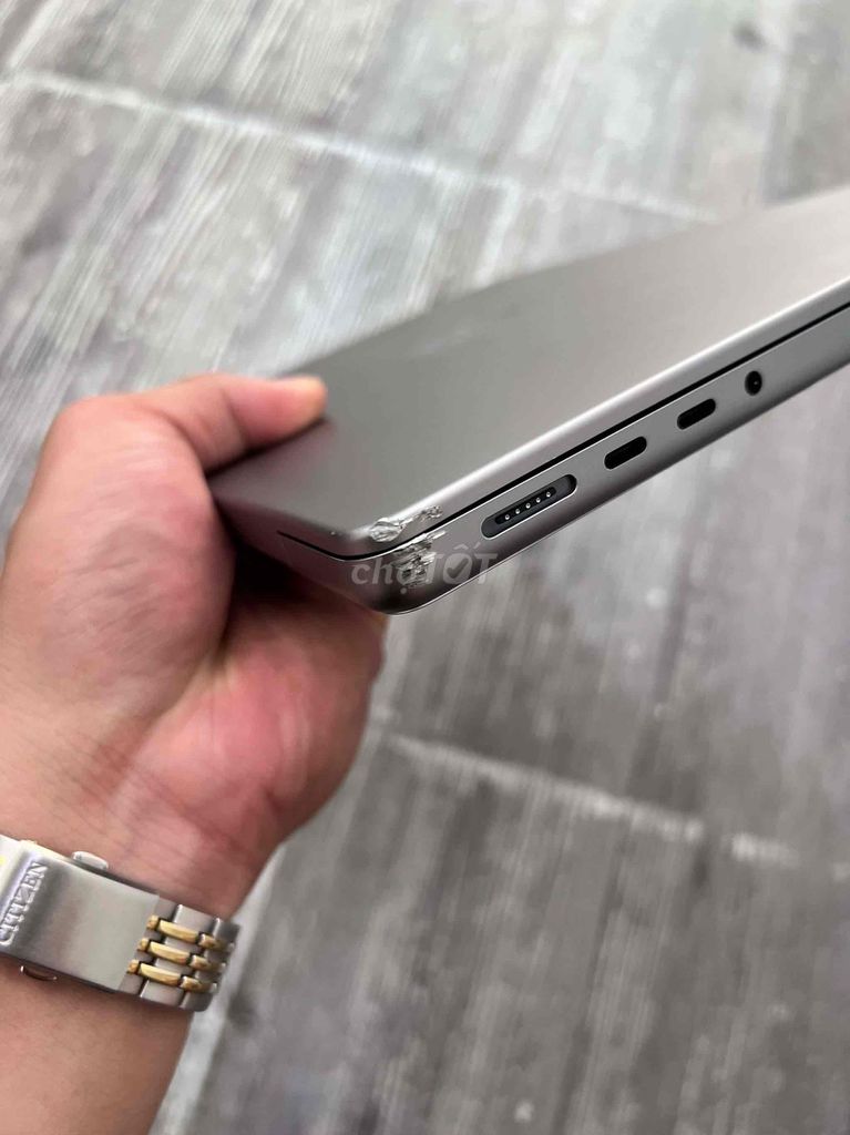 MacBook M1Pro bị cấn góc. Mua bán Laptop tại Quận Thanh Xuân Hà Nội được đăng bởi Tống Hoà Apple Hub hình 1