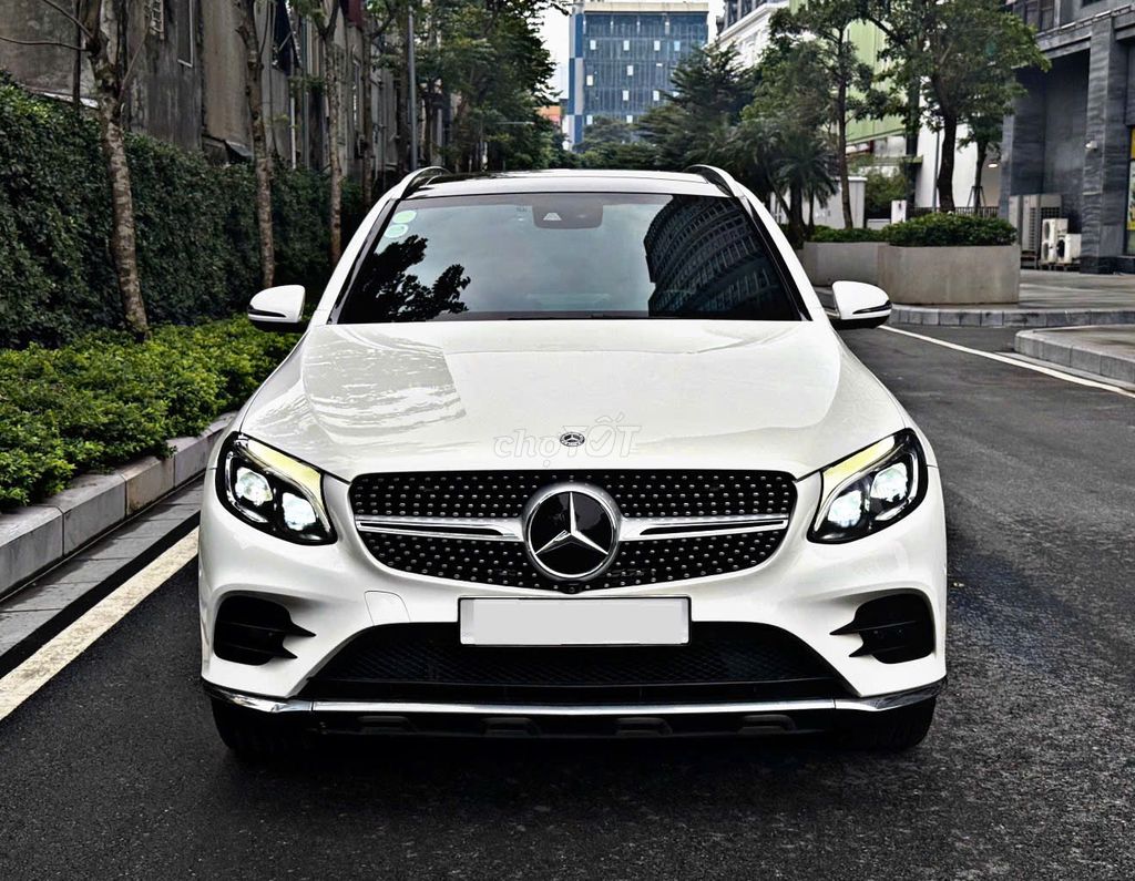 Mercedes GLC300 2018 model 2019 màu trắng. Mua bán Ô tô tại Quận Thanh Xuân Hà Nội được đăng bởi Nguyễn Tuấn Hoàng hình 1