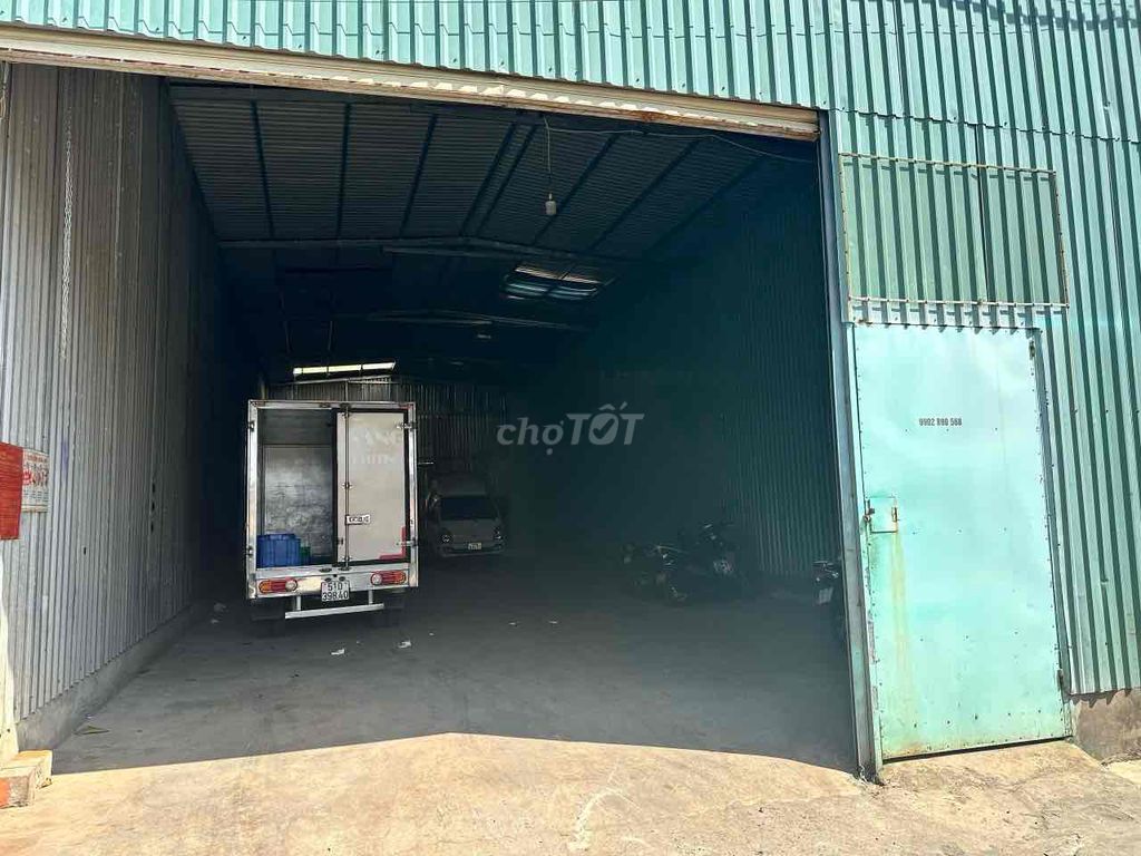 Cho thuê kho/xưởng/200 m²/ 16tr/tháng, đường Lã Xuân Oai, P LONG TRƯỜN