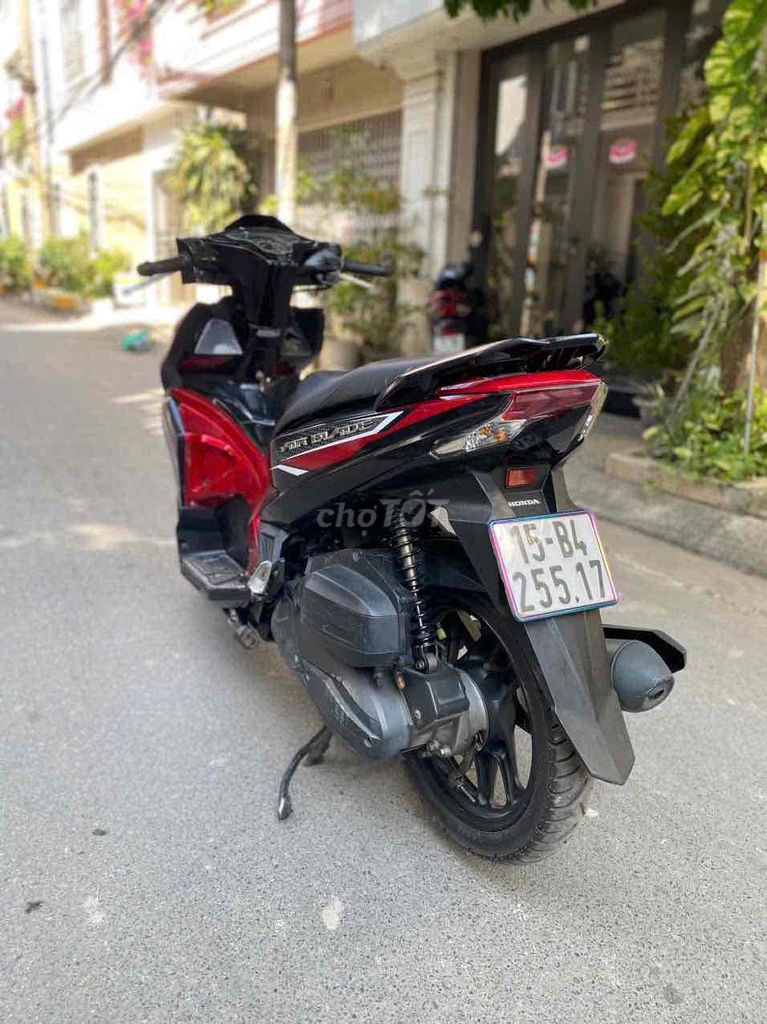 Honda Air Blade Đỏ đen chính chủ êm đẹp mê ly. Mua bán Xe máy tại Quận Hồng Bàng Hải Phòng được đăng bởi Ly  hình 4