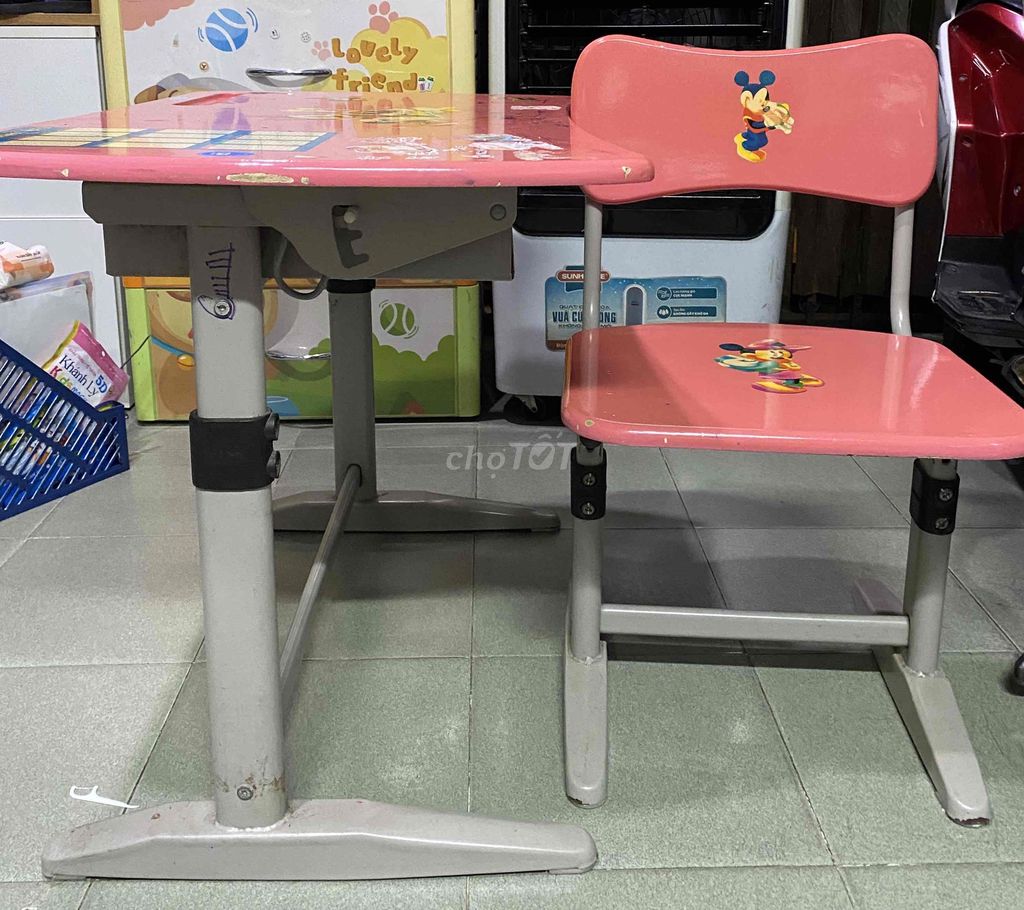 Bàn học Xuân Hoà Hồng 80x50cm 3-7 tuổi. Mua bán Bàn ghế tại Thành phố Thủ Đức Tp Hồ Chí Minh được đăng bởi Diệu hình 1