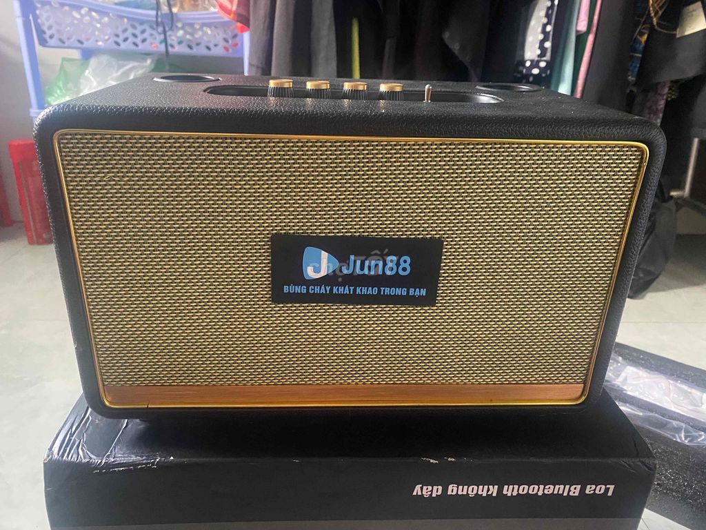 Loa Bluetooth Jun88 Đen Vàng. Mua bán Tivi, Âm thanh tại Thành phố Bến Tre Bến Tre được đăng bởi Vu Hoang hình 1