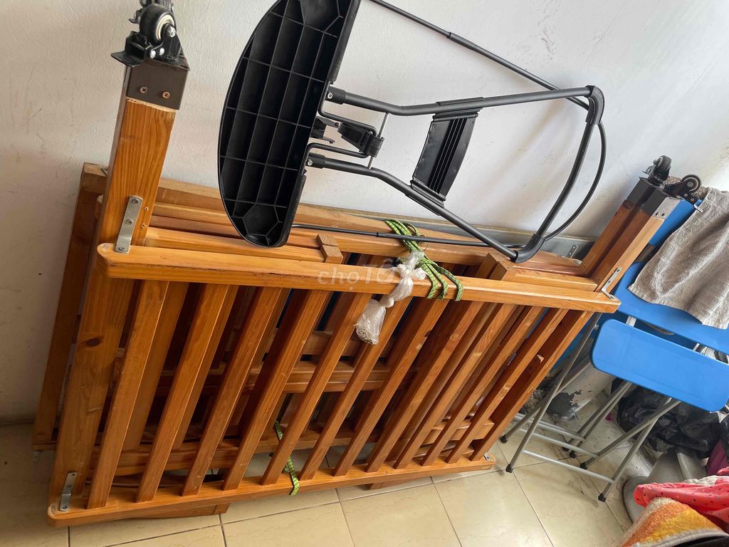 Cũi em bé gỗ sồi Nga + ghế nhún goodluck cho bé. Mua bán Mẹ và bé tại Quận Thanh Xuân Hà Nội được đăng bởi BẮC hình 1