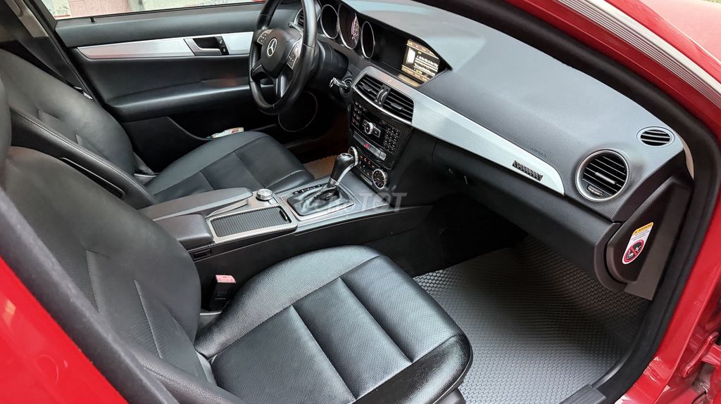 Mercedes-Benz C200 2011 Đỏ. Mua bán Ô tô tại Quận Tây Hồ Hà Nội được đăng bởi Nam hình 12