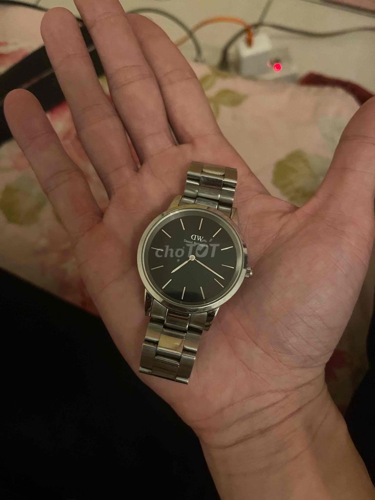 Đồng hồ Daniel Wellington Unisex Bạc. Mua bán Đồng hồ tại Quận 1 Tp Hồ Chí Minh được đăng bởi Anh Hoang hình 1