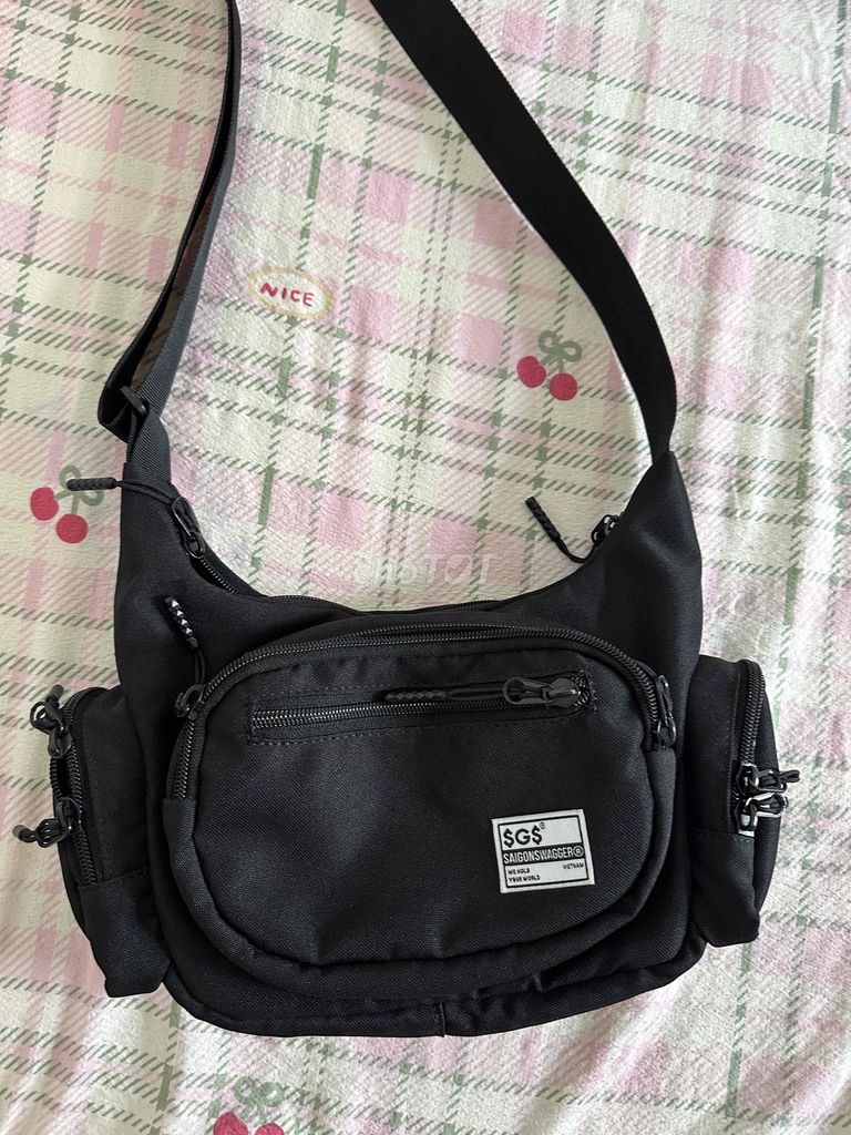 Túi đeo chéo Saigon Swagger Đen. Mua bán Túi xách tại Quận Tân Bình Tp Hồ Chí Minh được đăng bởi Thảo Ly hình 1
